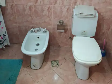 Casa 5 ambientes con 2 baños