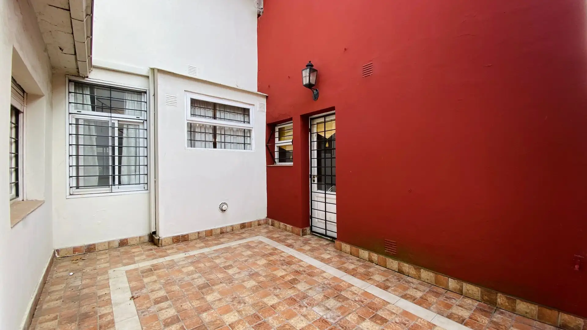 VENTA CASA GRANDE FRENTE A PLAZA PERALTA RAMOS