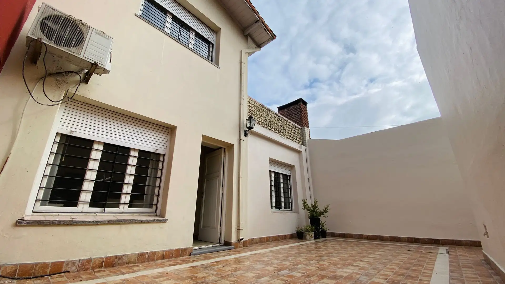 VENTA CASA GRANDE FRENTE A PLAZA PERALTA RAMOS