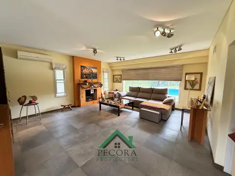 Casa en Venta con 3 cocheras