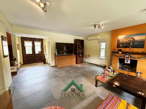 Casa 6 ambientes con 4 baños