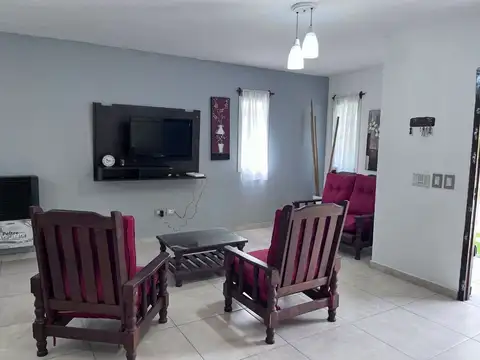 Casa 3 ambientes con 2 baños