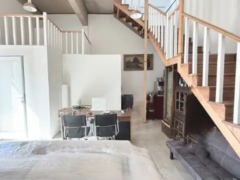 EXCELENTE LOFT DISTRIBUIDO EN 2 PLANTAS (POSIBLE LOCAL/OFICINA EN PLANTA BAJA)