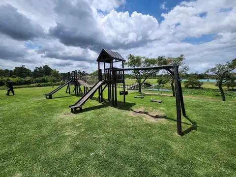 LOTE A LA LAGUNA EN BARRIO CERRADO EL CAZAL ESCOBAR 200