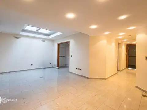 Casa en Alquiler con 2 cocheras