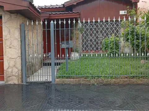 CASA 3 AMB. EXCELENTE ESTADO