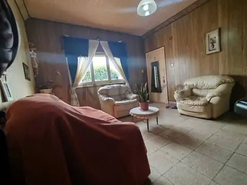 Casa 5 ambientes con 1 baño