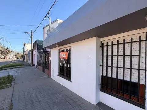 Casa 5 ambientes con 1 baño