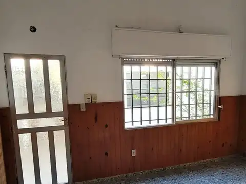 Casa 2 ambientes con 1 baño