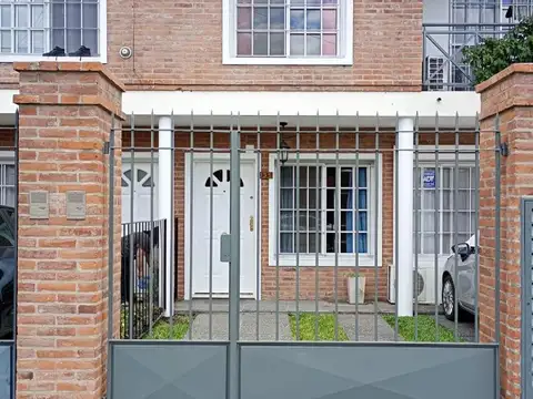 CASA TIPO TRIPLEX EN ALQUILER EN HAEDO