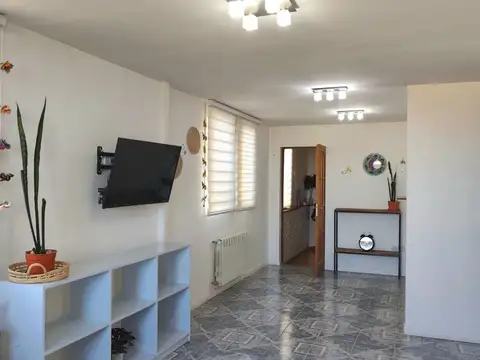 CASA CENTRICA CON PARRILLA Y PATIO