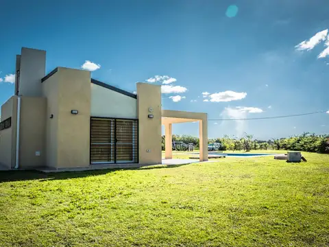 Venta. Junin. Quincho con Pileta y Forestacion, AMPLIO TERRENO!