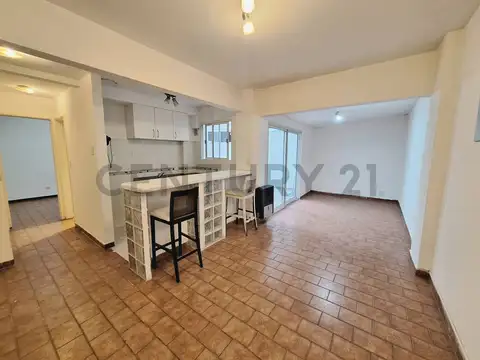 Departamento 2 ambientes con patio en zona Güemes