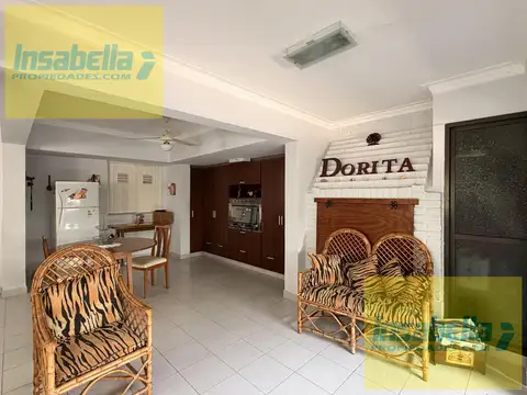 Casa 4 ambientes con 2 baños