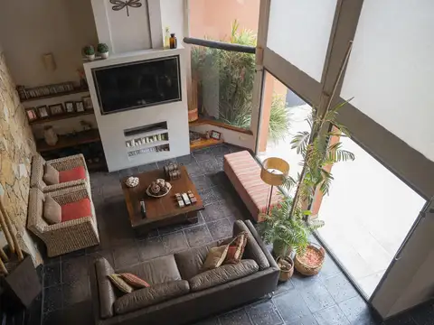 Casa 5 ambientes con 3 baños