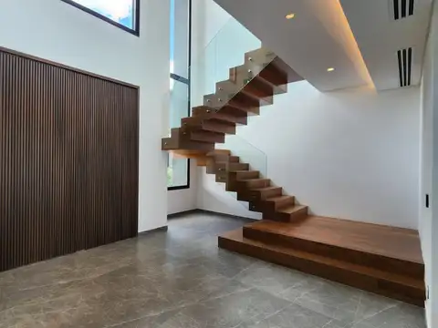 Casa en Venta en Puertos - Barrio Ceibos, USD 2.300.000