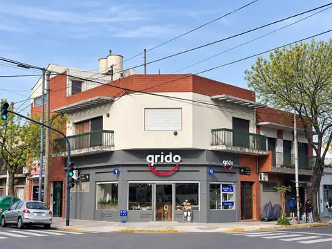 PH TIPO CASA EN ESQUINA 3 ambientes   LOCAL – 248 m² – SIN EXPENSAS – TERRAZA - VERSALLES