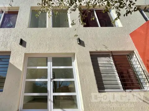 Los Pehuenches esquina Juan de Videla