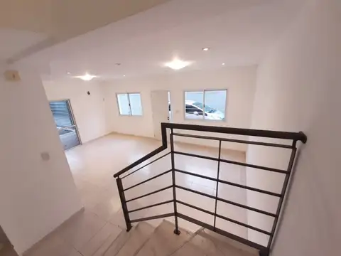 Casa en Alquiler con 1 cochera