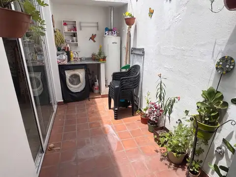 Depto Tipo Casa en Venta en Chacarita, USD 115.000