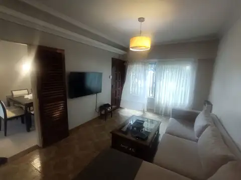 Casa 6 ambientes con 2 baños