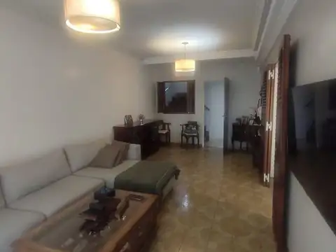 CHALET 6 AMBIENTES ,GARAGE 3 AUTOS, PISCINA, JARDIN TOMA PER