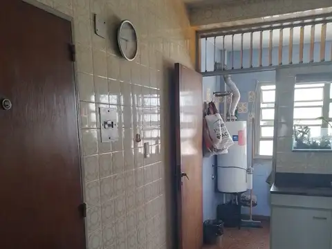 Departemento de 3 ambientes al frente con balcon.