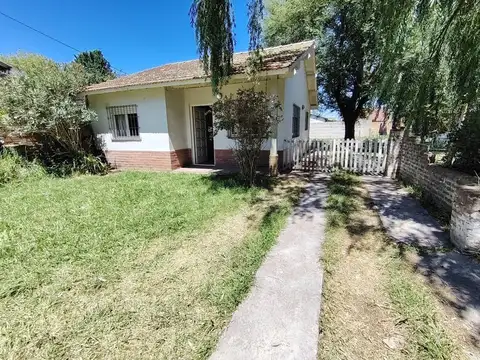 Casa 3 AMBIENTES APTA CREDITO con amplio jardín 