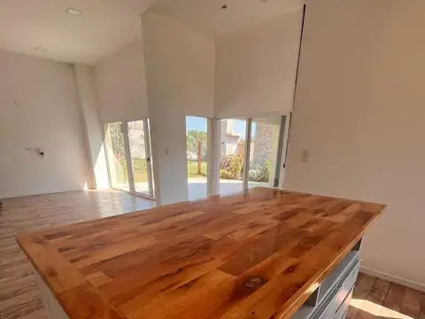 Casa en Alquiler de 3 dormitorios