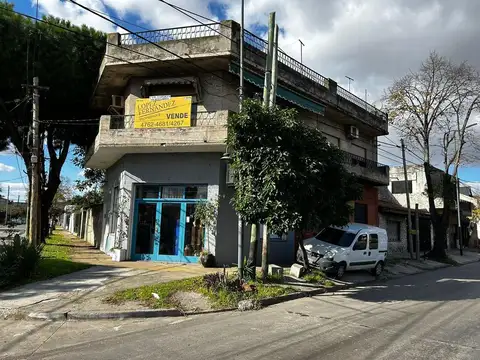 2 DEPARTAMENTOS + 3 LOCALES COMERCIALES + 100 MTRS LIBRES 