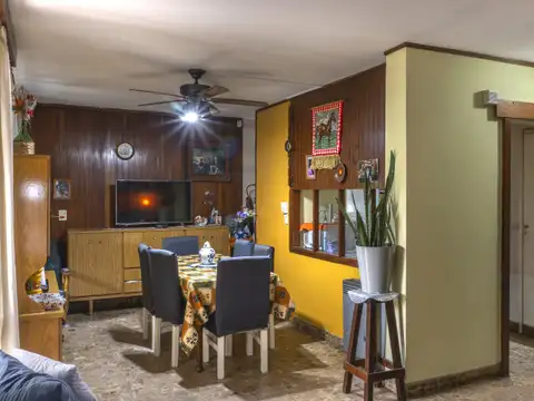VENTA. Casa en centro de Baigorria.