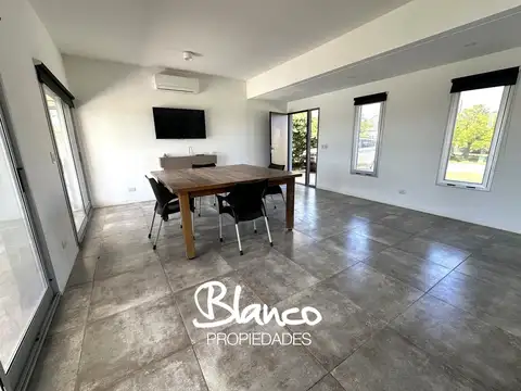 Casa 6 ambientes con 4 baños