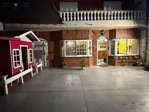 VENTA CASA 5 AMBIENTES GALPON  2 DUPLEX en Ezpeleta Oeste