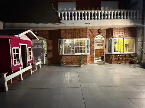 VENTA CASA 5 AMBIENTES GALPON  2 DUPLEX en Ezpeleta Oeste
