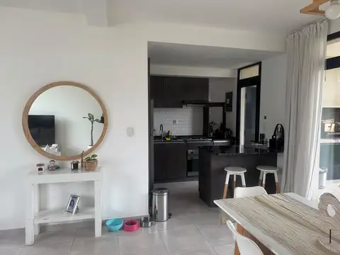 Casa en Alquiler con 2 cocheras