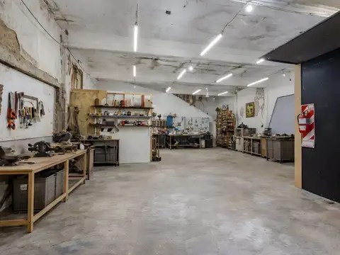 GALPÓN EN VENTA C/ TERRAZA Y ESPACIO LIBRE POMPEYA