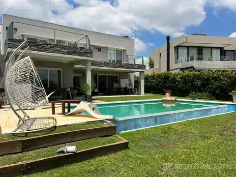 Excelente casa al agua - CON RENTA