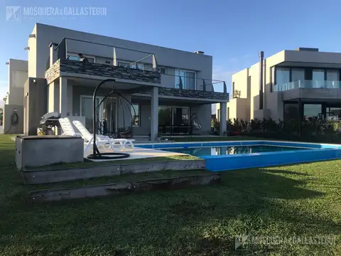 Casa en Alquiler con 26 cocheras