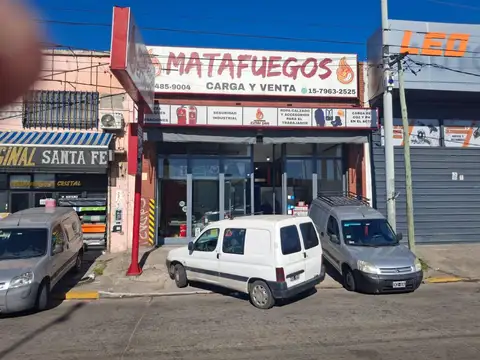 Local 220 m2, ubicado frente a Ex Walmart, sobre Mñor. Bufani