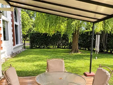 Casa en Venta con 6 cocheras