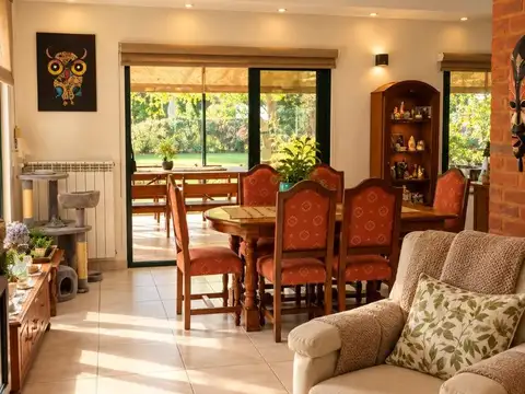 Casa 5 ambientes con 4 baños