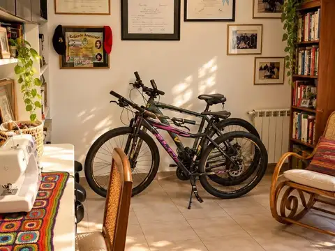CASA EN VENTA EN CAMPOS DE ÁLVAREZ – 5 AMBIENTES