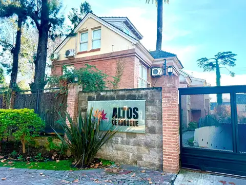 Nicolás Avellaneda 700