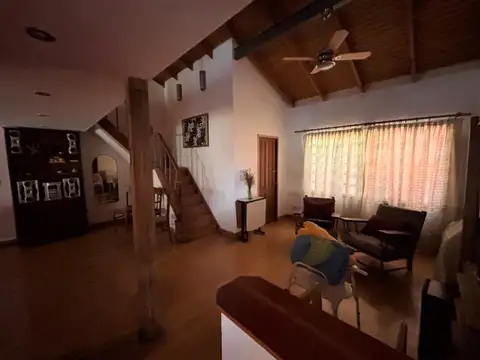 Casa en Venta con 3 cocheras