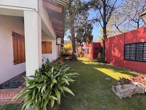Casa con 3 dormitorios. Piscina. Parque. Tolosa, La Plata