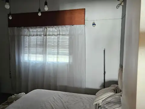 Casa 3 ambientes con fondo y pileta