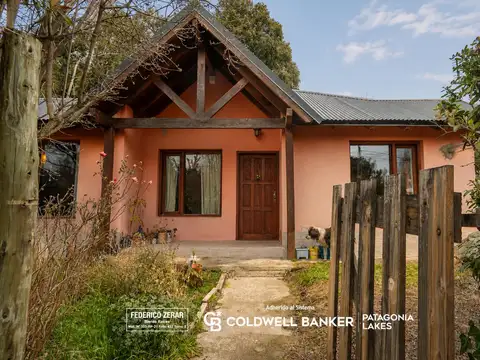 Casa con quincho, en lote de 735 m2