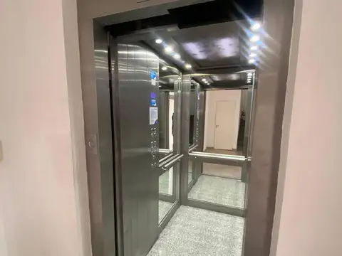 Avenida 31 100, Piso 5