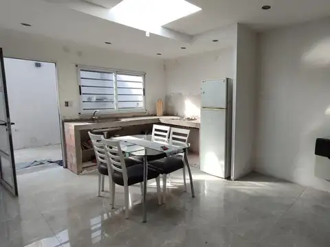 VENTA CASA 3 AMB CON DEPOSITO LOMAS DE ZAMORA