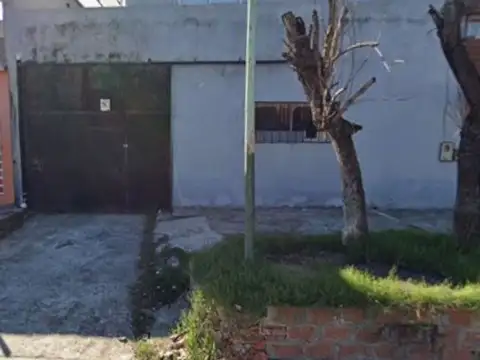 VENTA CASA 3 AMB CON DEPOSITO LOMAS DE ZAMORA